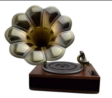 Gramófonos con Bocina (Horned Gramophones)